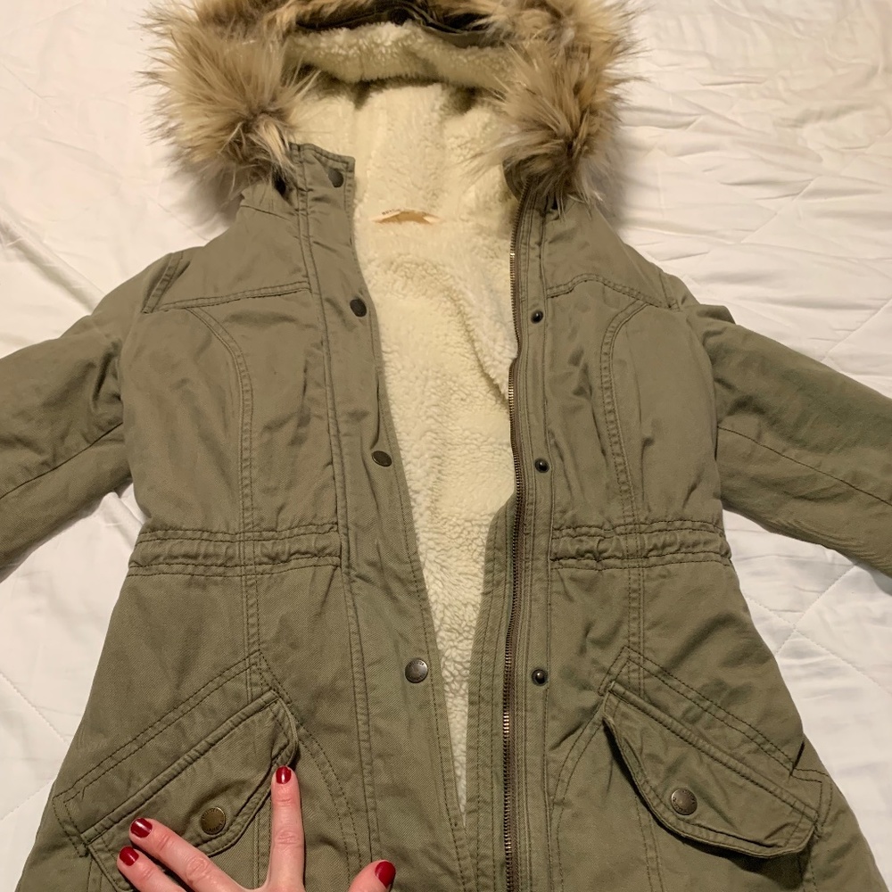 Hollister xs hooded parka with detachable faux fur